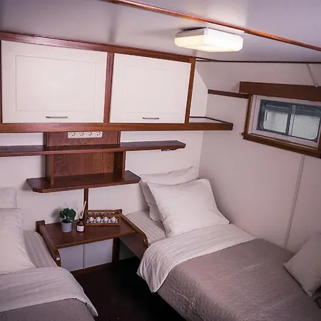 Unique Hotelboat Botel Lena Maria Amsterdam Exterior photo