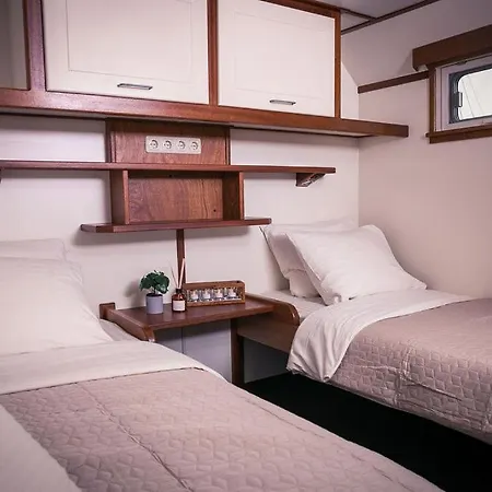Unique Hotelboat Botel Lena Maria Amsterdam Exterior photo