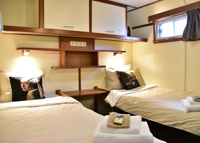 Unique Hotelboat Botel Lena Maria