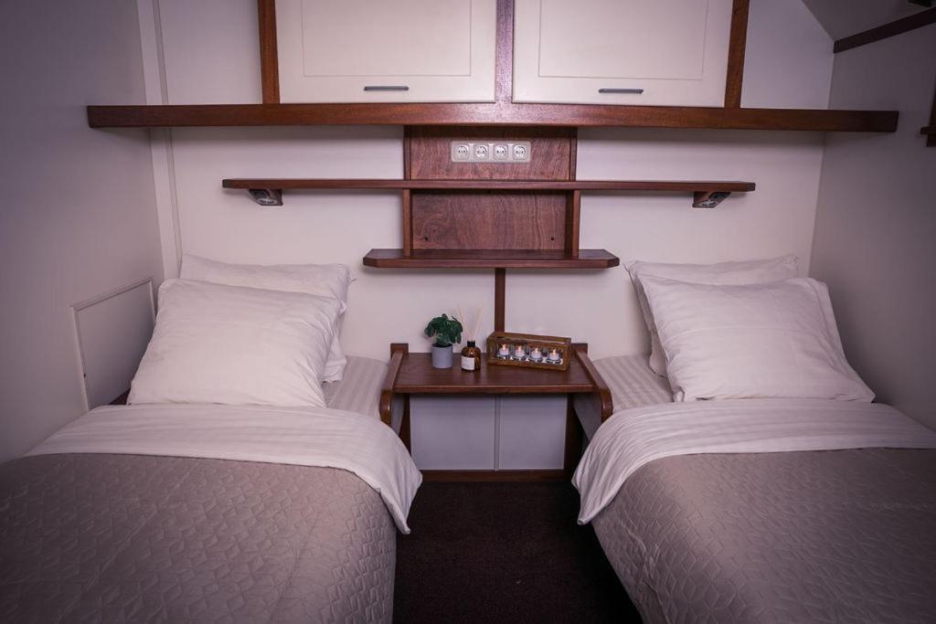 Unique Hotelboat Lena Maria * Amesterdão
